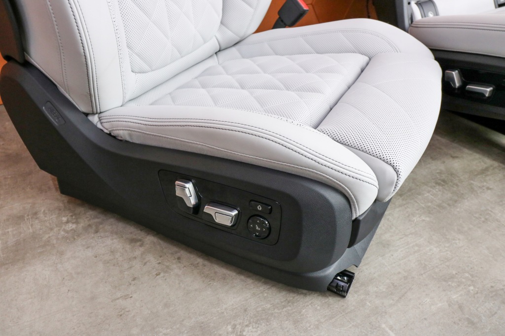 Bmw x7 g07 lci салон сиденья заднее сиденье 3 ряды память подогрев silverstone 1 km Киев
