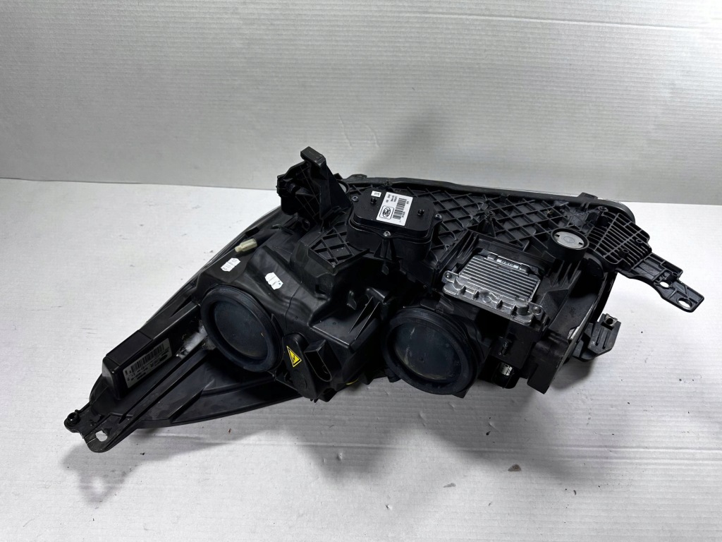 Kuga mk2 рестайлінг  ксенон led поворотний фара комплект gv41-13d154-ag gv41-13d155-ag Недорого