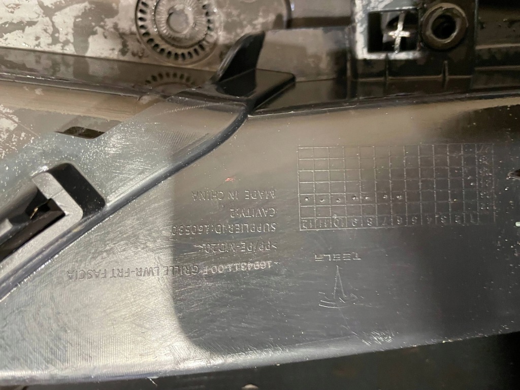 Tesla model 3 lift 23- бампер перед передній Доставка