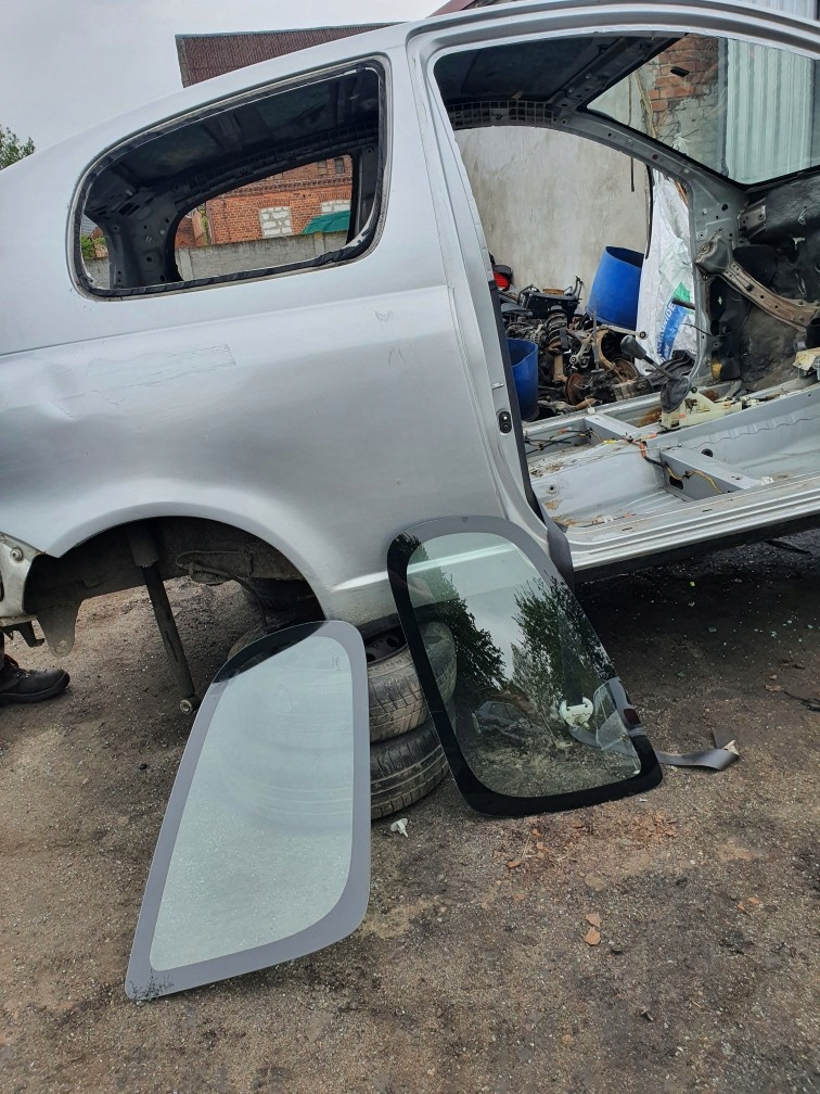 фото №11, Бардачок верхний правый pasażeratoyota yaris i 1.0 vv