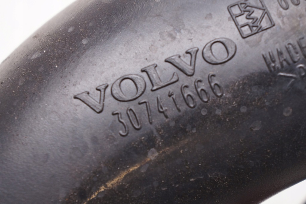 Volvo v70 s60 xc70 шланг труба інтеркулер 30741666 Оригінал