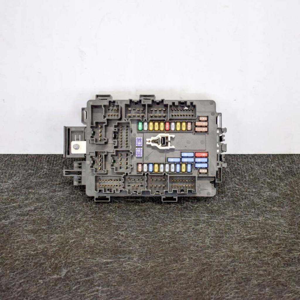 Купити Tesla model x 2017 коробка запобіжників / комплект