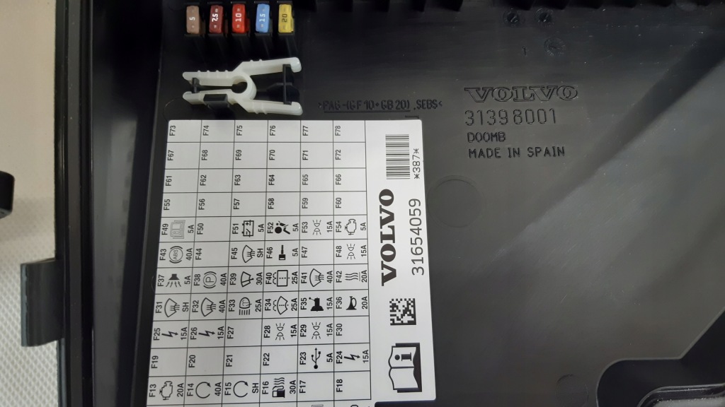 фото №7, Volvo v60 ii 2.0 d4 коробка предохранителей 31398000, 31398001