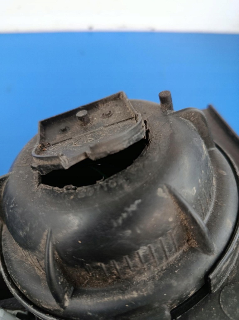 Купить Volvo xc70 2 фара левое  89007903 valeo