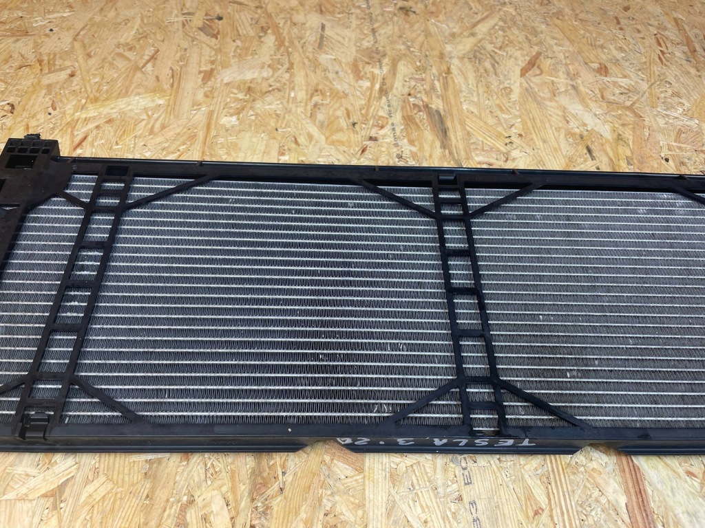 Дополнительная радиатор воды tesla model 3 1077082-00-c 2017- Доставка