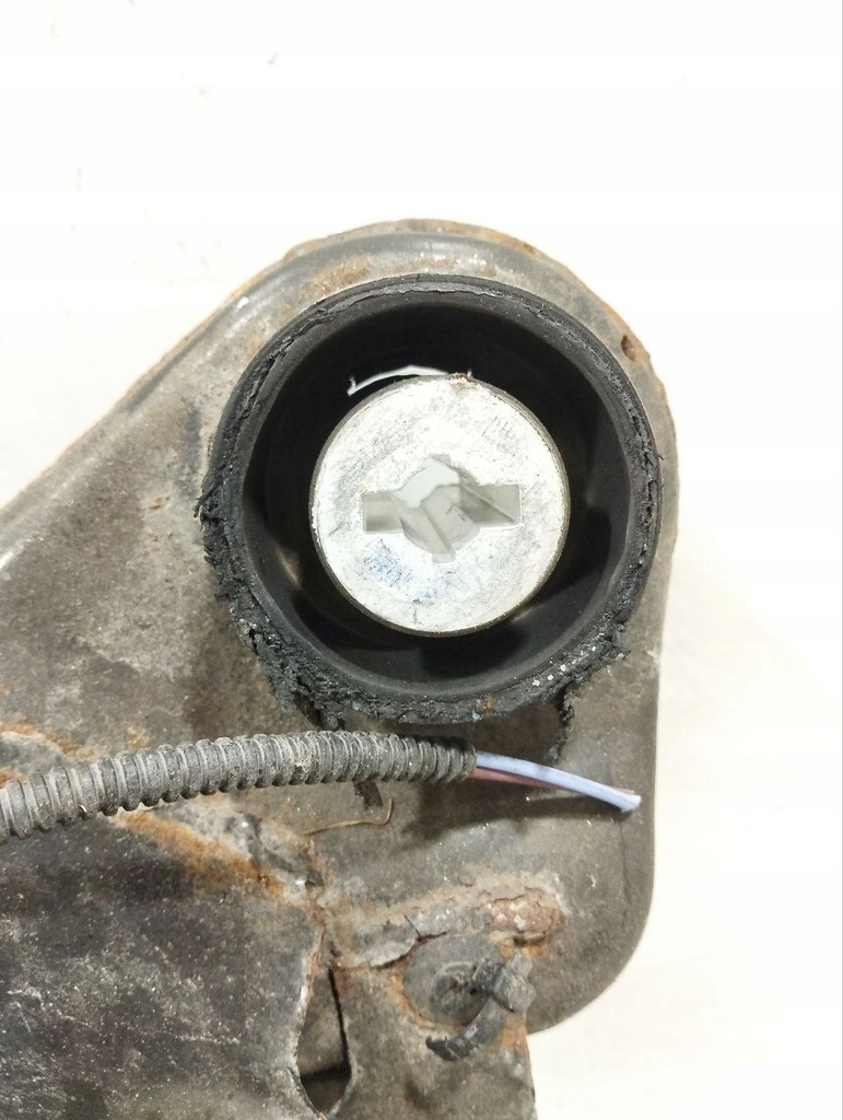 фото №14, Усилитель поперечный maserati levante 2017 с задний 06701014340