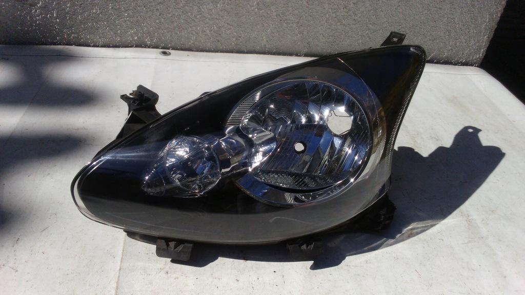 фото №1, Toyota aygo i лампа левая перед 05-14r.