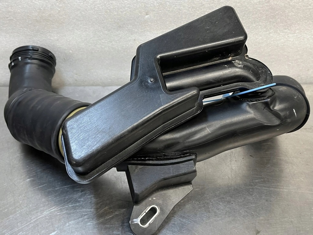 Купити Резонатор повітря renault master iv 4 165759013r