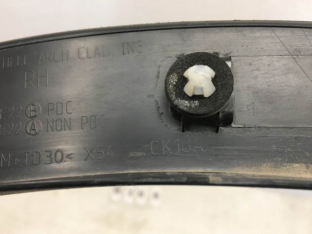 фото №11, Jaguar e pace молдинг накладка крила права 19-