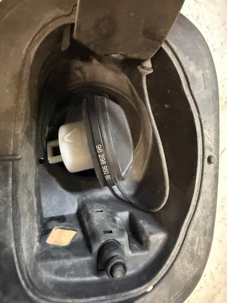 фото №1, Citroen c5 aircross заливная горловина топлива + крышка