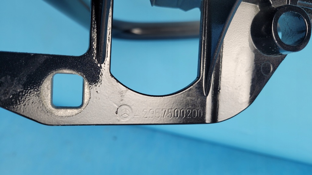 фото №13, Mercedes eqe w295 350+ 23r петля крышки багажника правый a2957500200