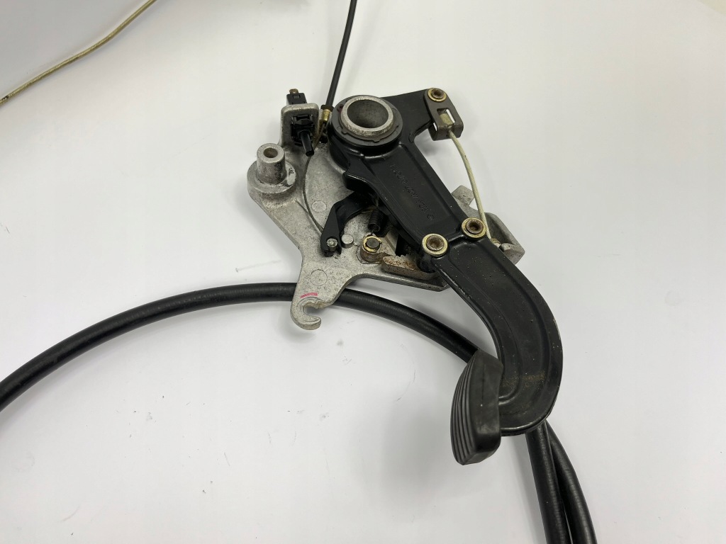 Купити Педаль гальма postojow ручного з трос mercedes w124 1244202585 1244270701