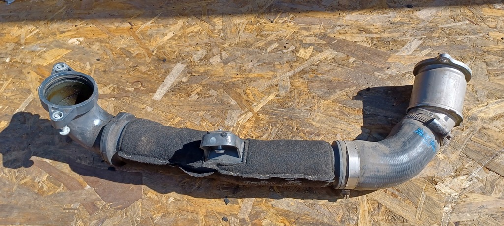 фото №1, Audi q3 8u труба интеркулер 04l145828g