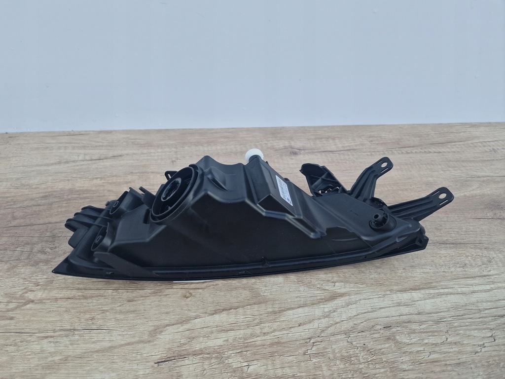 фото №2, Skoda rapid po рестайлинг 17-21 rok правый противотуманная фара 5ja