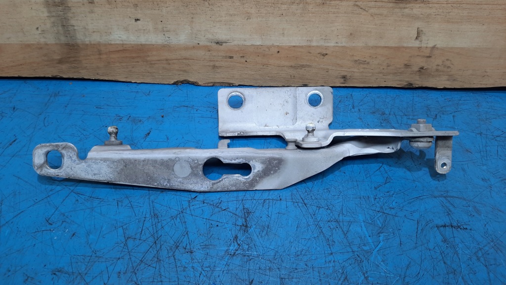 фото №1, Петля капот правый 30799179 volvo s60 ii v60