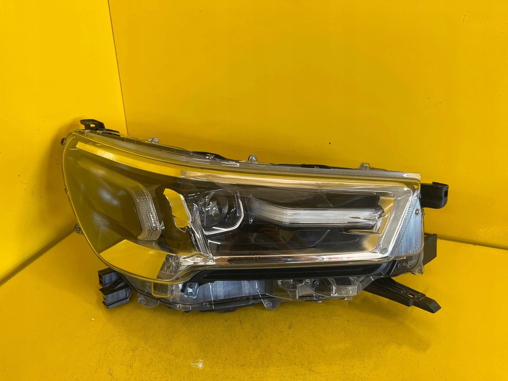 фото №1, Лампа правая перед toyota hilux viii lift full led