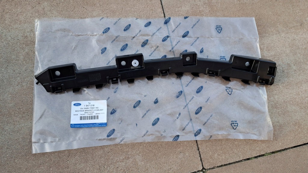 фото №3, Ford galaxy mk3 cd390 rear left бампер кронштейн 1947018 original