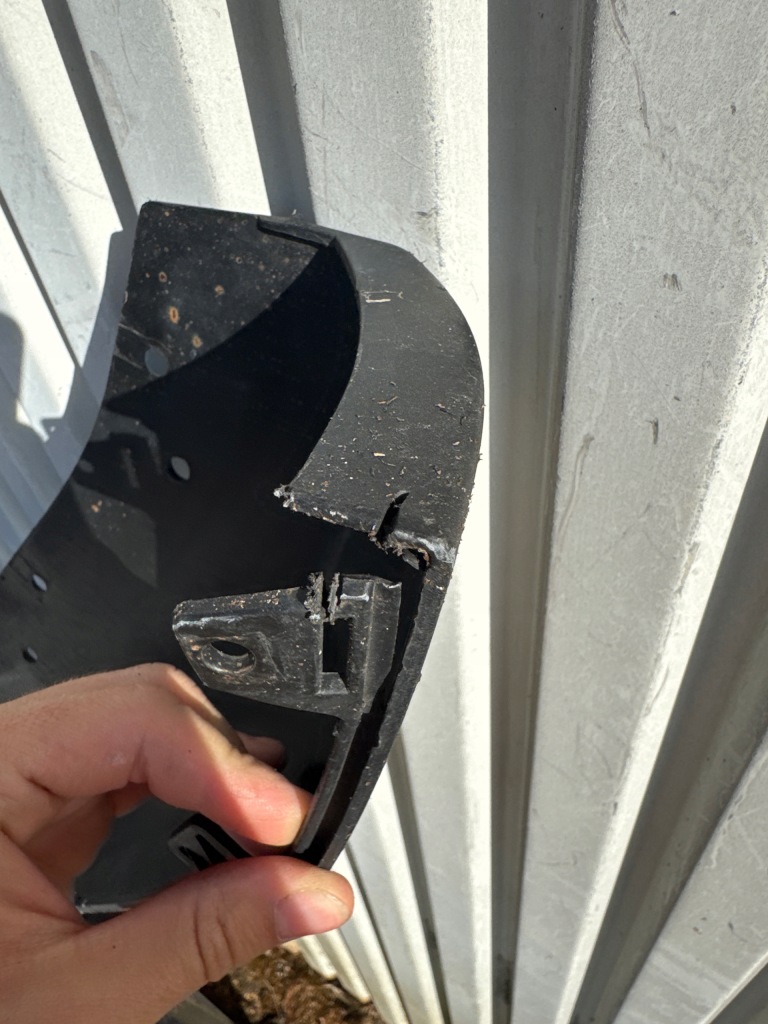 Maserati levante спойлер накладка бампера перед 670040750 Оригинал