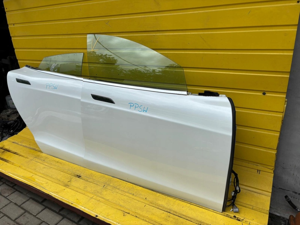 Tesla model s рестайлинг  дверь перед задняя правое  ppsw Оригинал