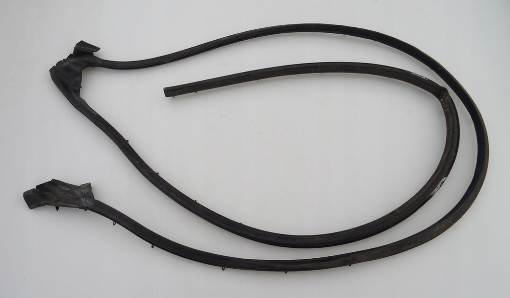 фото №1, Corvette c6 прокладка дверь левых левая резиновый элемент