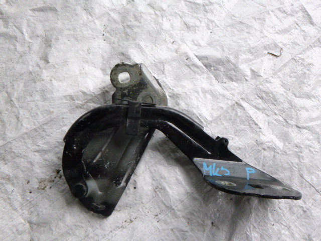 фото №1, Петля капот ford focus mk3 правый bm51-a16800-ad