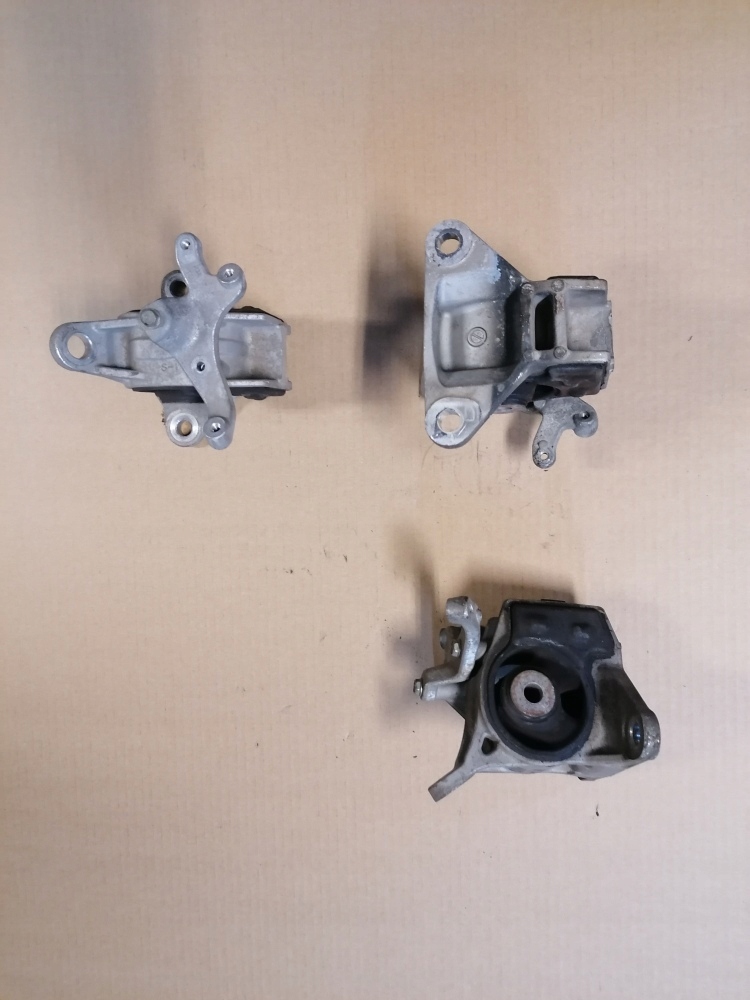 фото №1, Honda civic ix 12-16r 1.8 кронштейн подушка двигателя