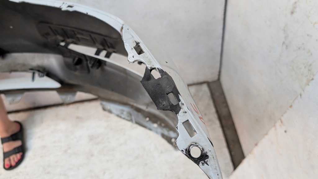 Tesla model 3 iii 17-19 бампер перед передній 1089447-00-b Зі Шроту