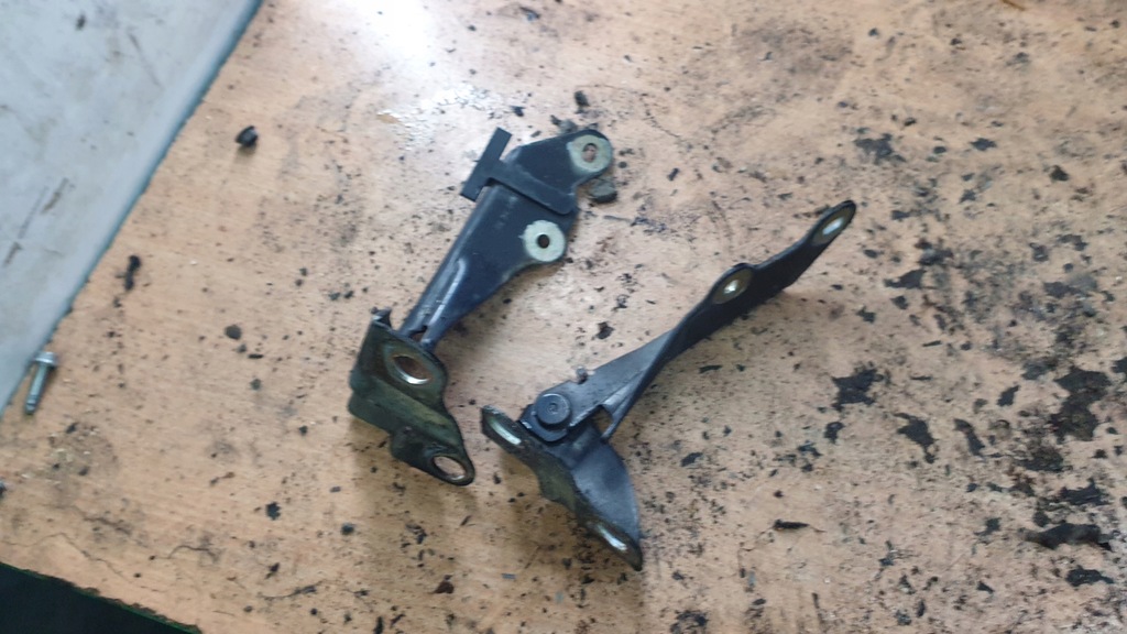 фото №1, Mazda tribute i петлі капот перед комплект