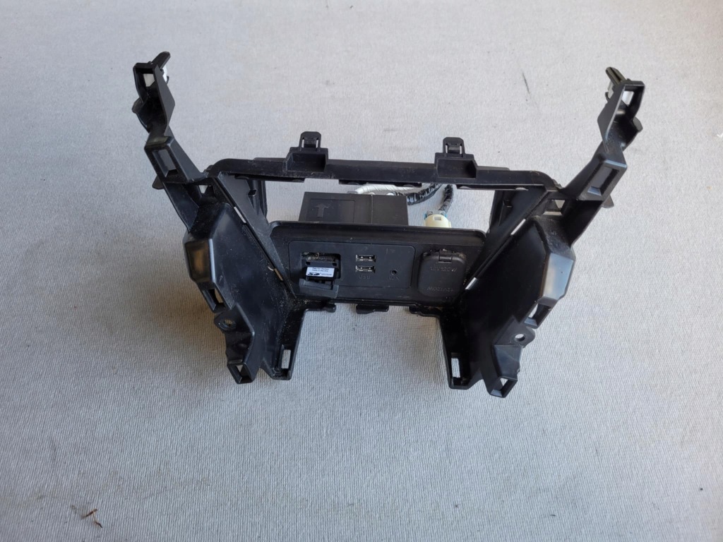 фото №1, Зчитувач карта usb cx3 mazda cx-3 do9h-669u0
