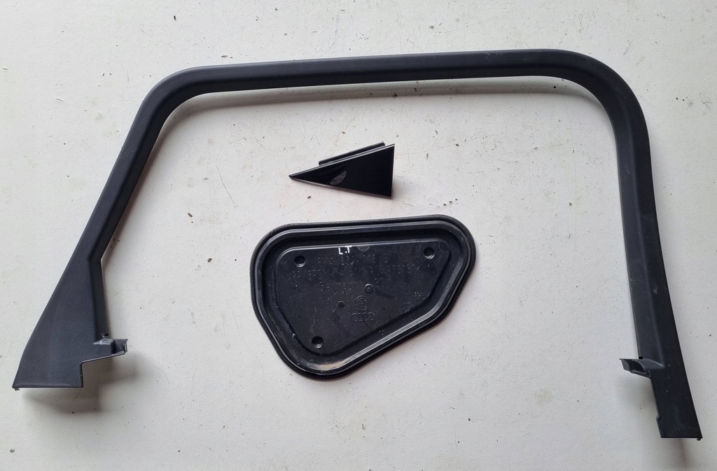 фото №1, Audi a3 8v lift молдинг рамка дверь левая задняя треугольник заглушка 8v4867671