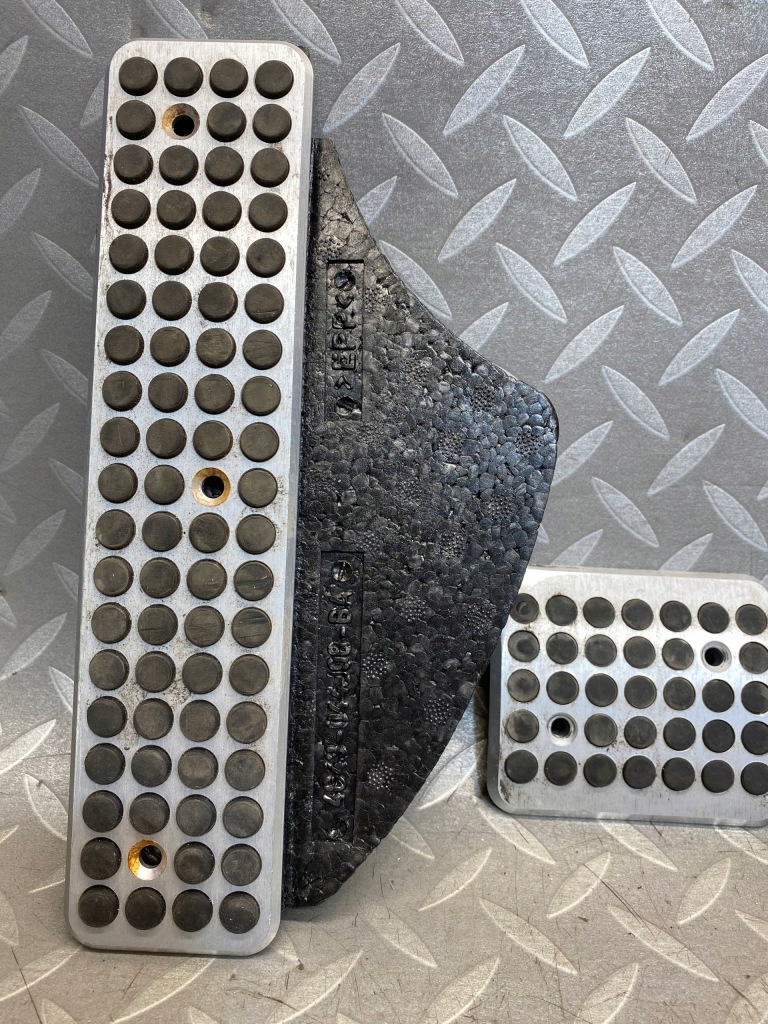 фото №4, Накладки na педали хром автоматическая коробка передач оригинал aston martin db9