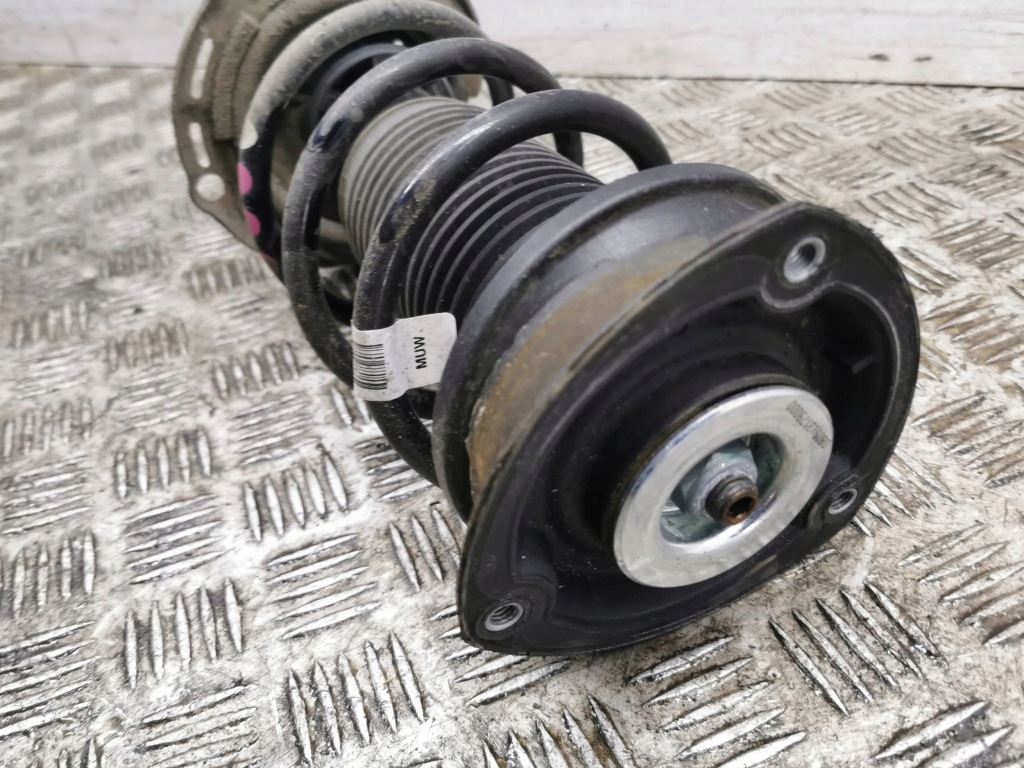 Audi a3 8y 2023 правая сторона амортизатор оси  передней с пружина Недорого