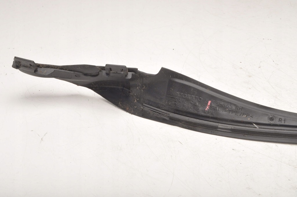 фото №8, Volvo v60 s60 молдинг стекло передней правая