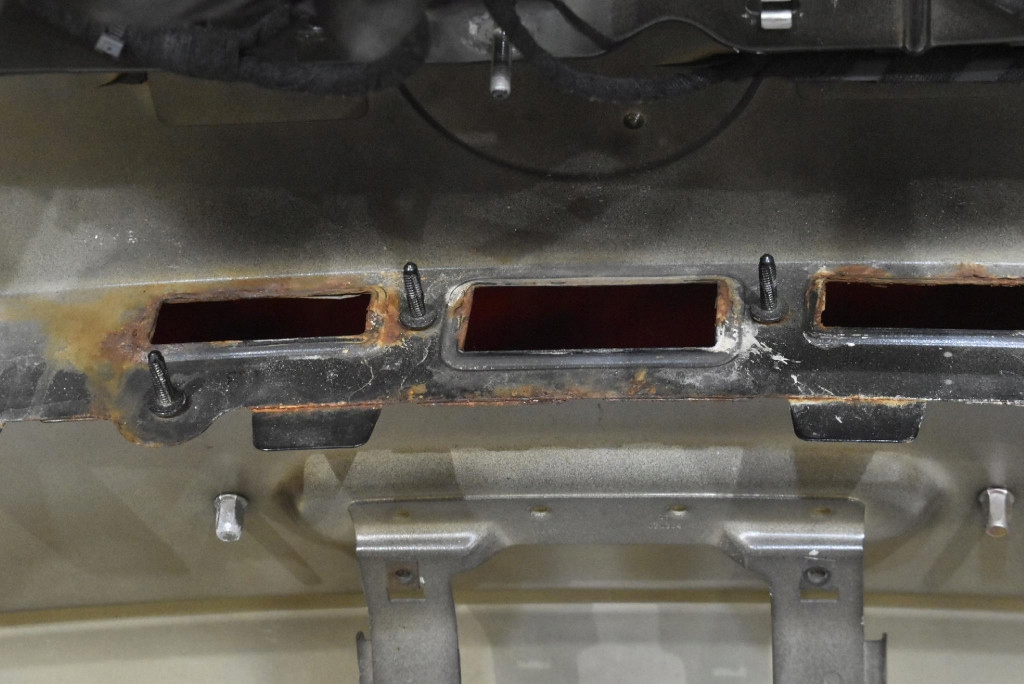 фото №15, Кришка багажника багажника задня задня czarna vw touran 1 i 03-06