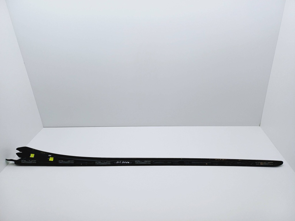 Молдинг стекло лобовое правый перед peugeot 5008 96858533 nr218 Киев