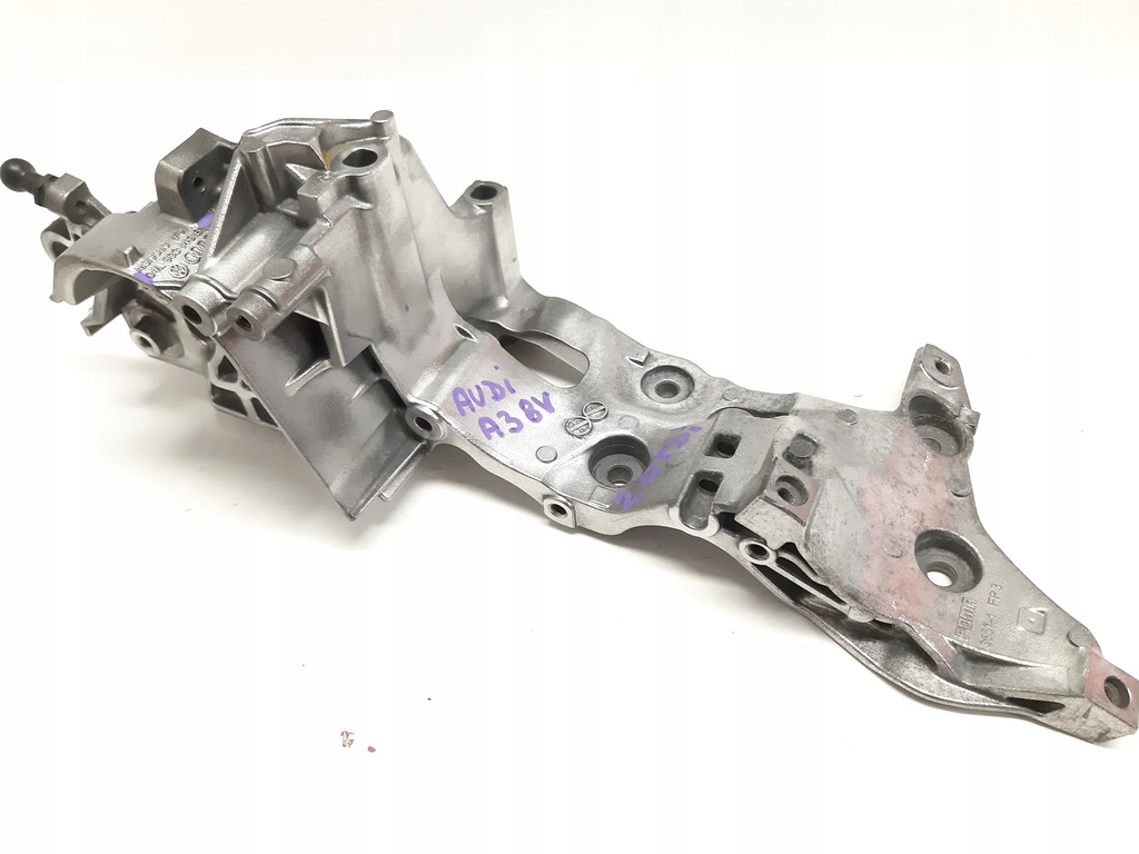 фото №1, Audi a3 8v 2.0 tdi кронштейн генератора 04l903143b