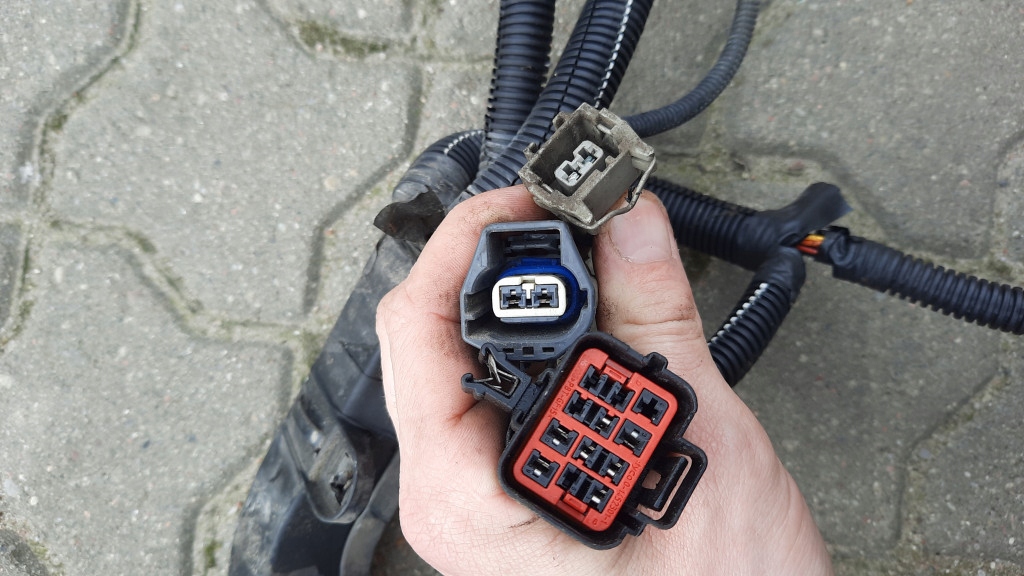 фото №11, Електропроводка відсік двигуна 30667431 volvo v70 ii 2.4b 140km b5244s