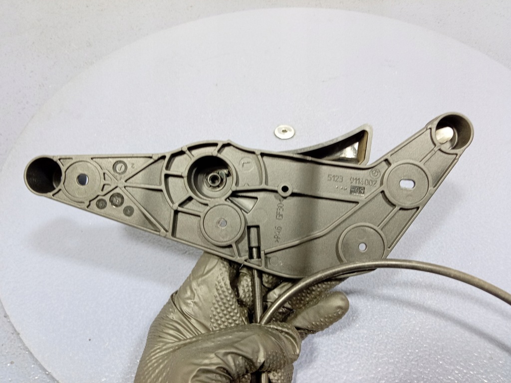 фото №6, Bmw 5 f10 f11 f07 кронштейн відкривання трос капот 9114002