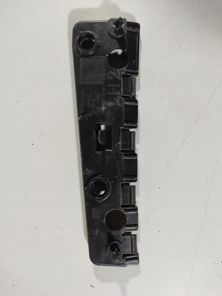 фото №1, Volvo v60 18r- направляющая кронштейн левый перед