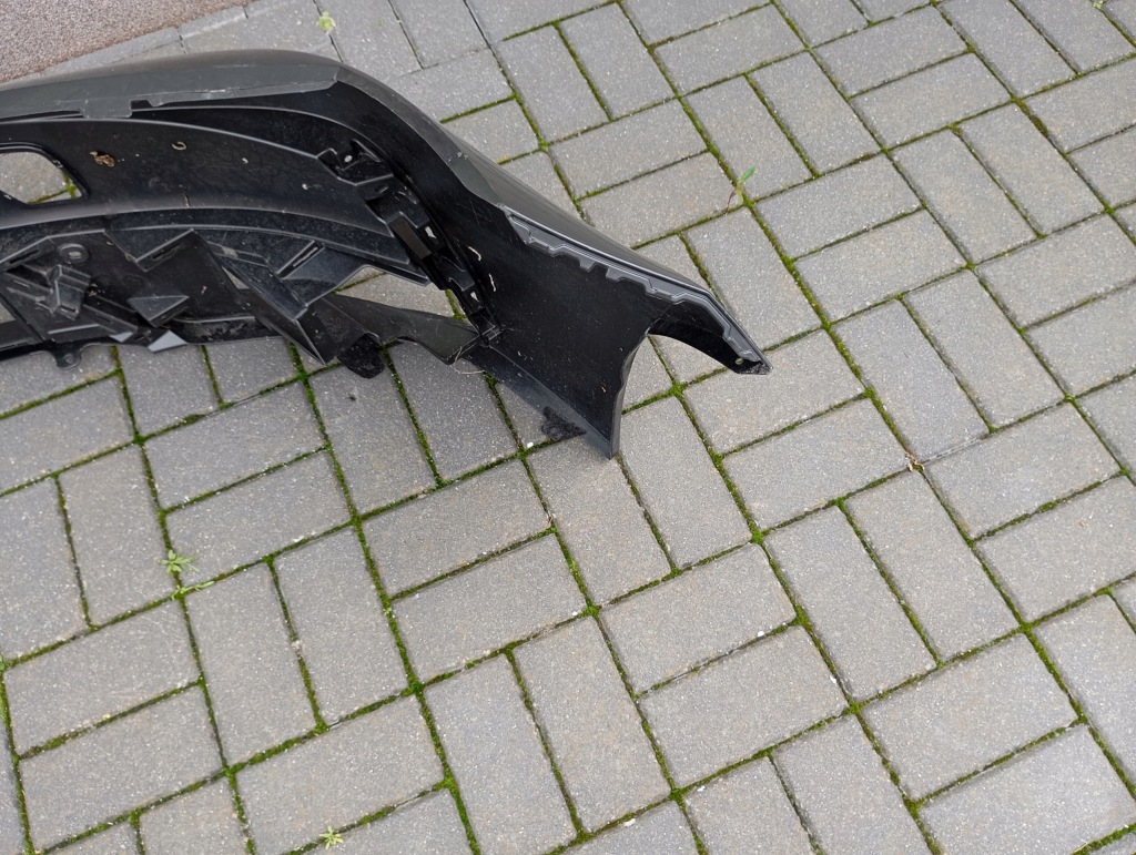 Бампер передній перед toyota corolla e16 рестайлінг  16- Київ