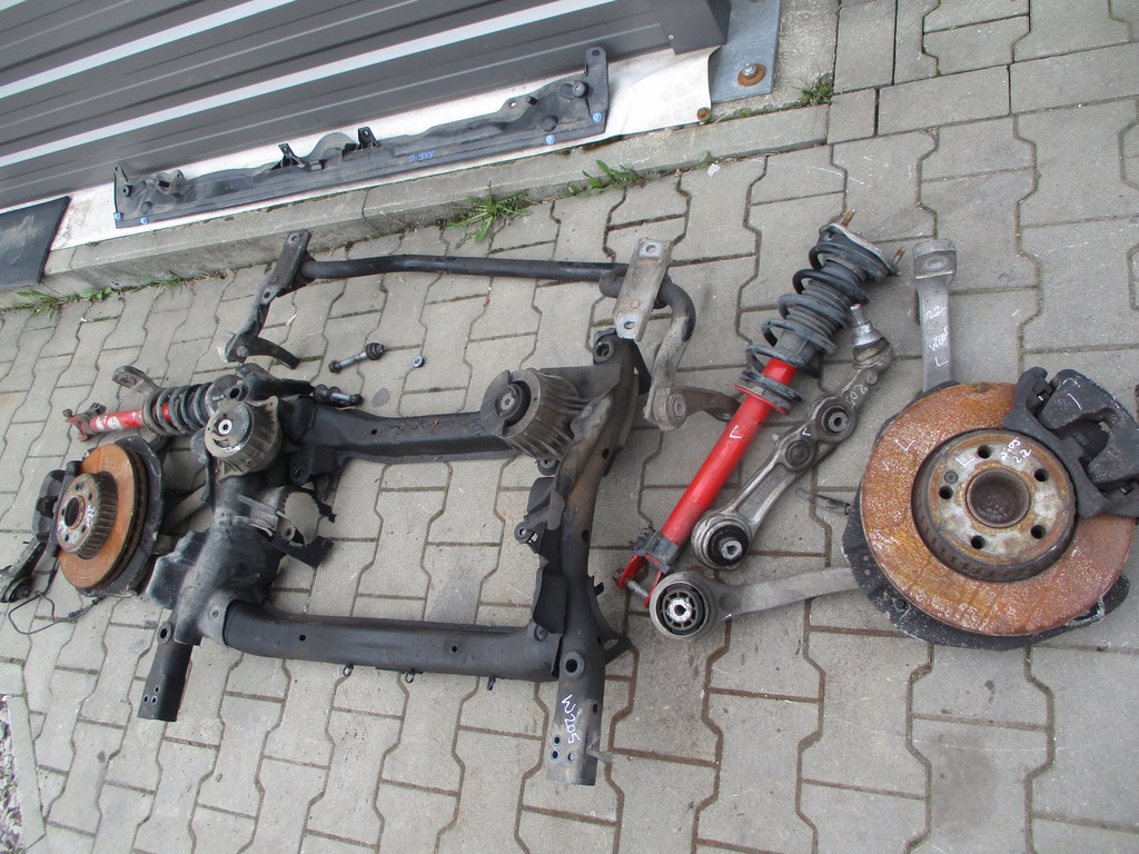 фото №1, Mercedes w205 2.2 cdi поворотный кулак левая перед