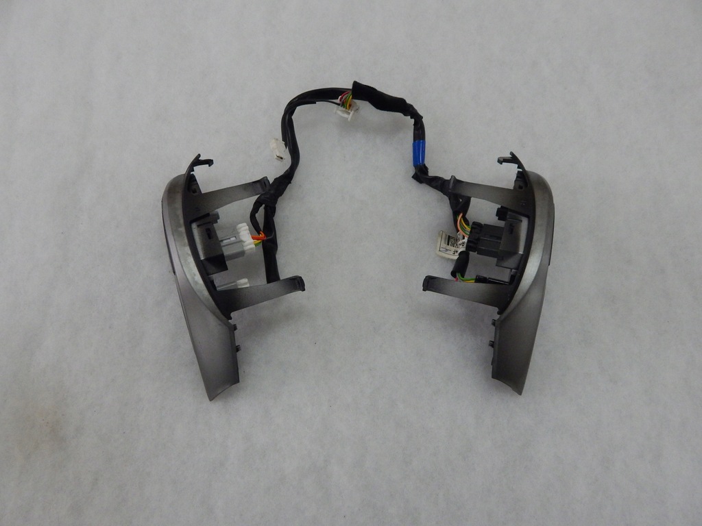 фото №9, Hyundai i30 ii - круїз-контроль мультифункція кнопки