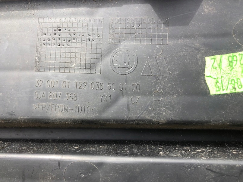 фото №3, Skoda rapid 5ja правая заглушка w бампер передний