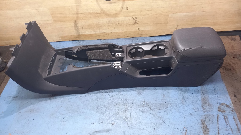 фото №1, Подлокотник туннель средний volvo c30 s40 04-12r