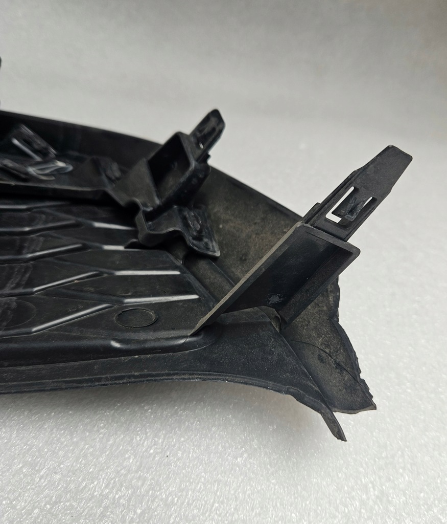 фото №13, Решётка бампера решётка радиатора правая toyota camry гибрид hybrid se 81481-06240