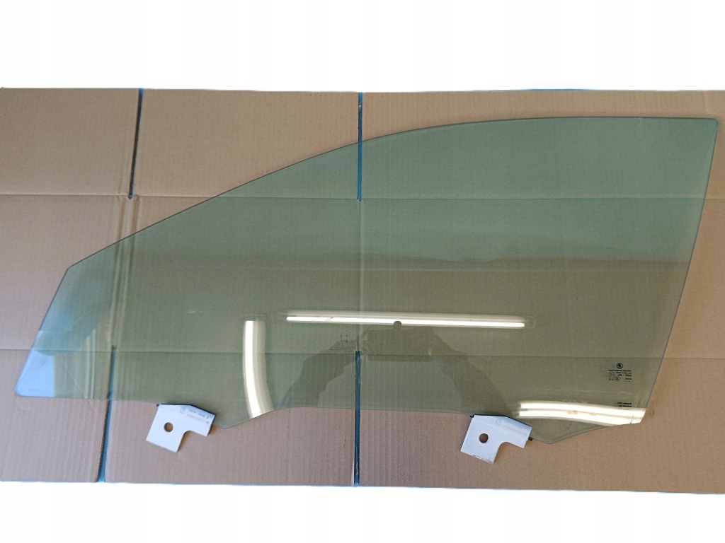 фото №1, Skoda superb 3 kombi стекло дверь левый перед клееная с 2023 r 3v0845021