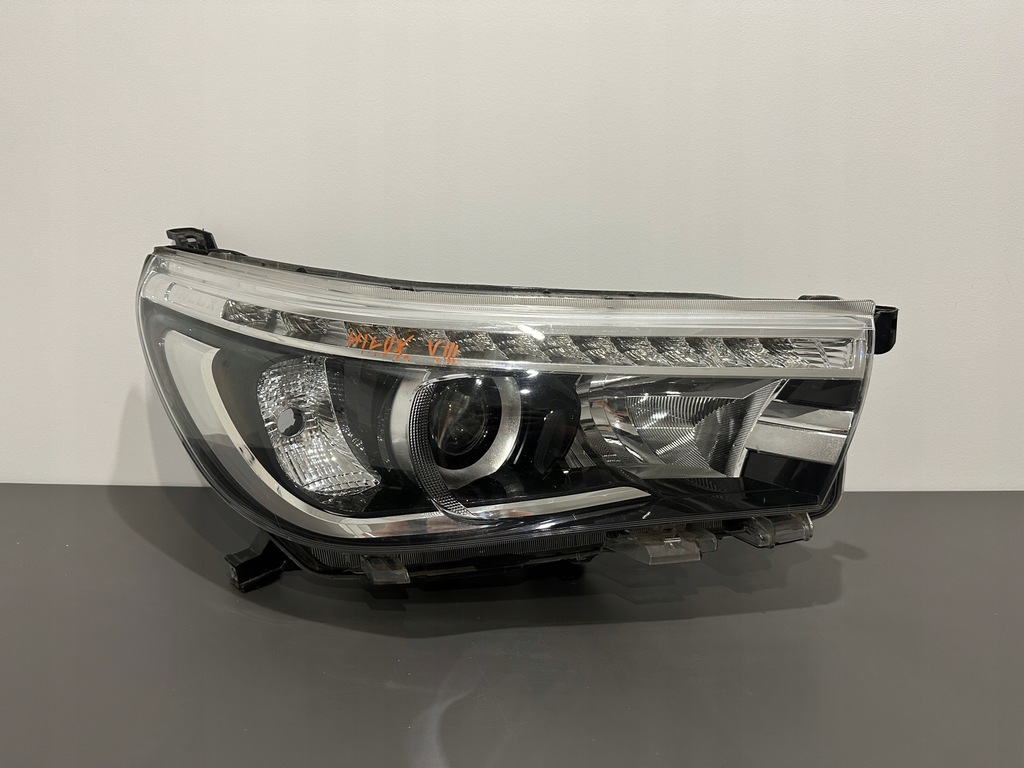 фото №1, Toyota hilux viii лампа правая led europa