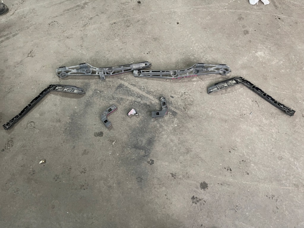 Купить Opel insignia a lift hb крепления бампера задняя kpl