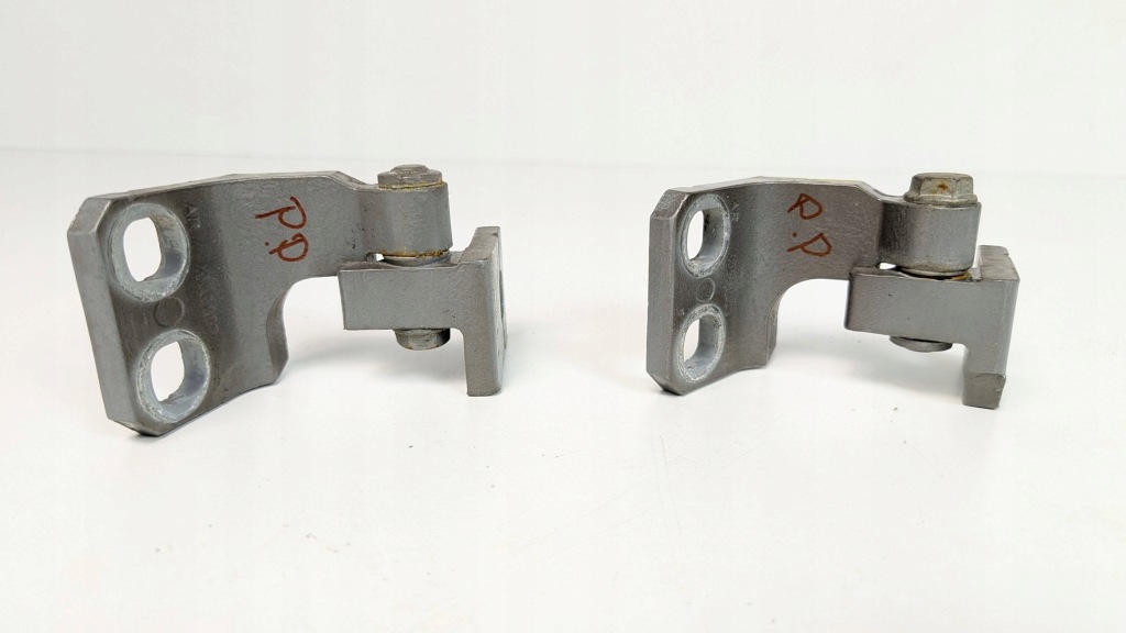 Купити Alfa romeo stelvio петлі двері передніх праве