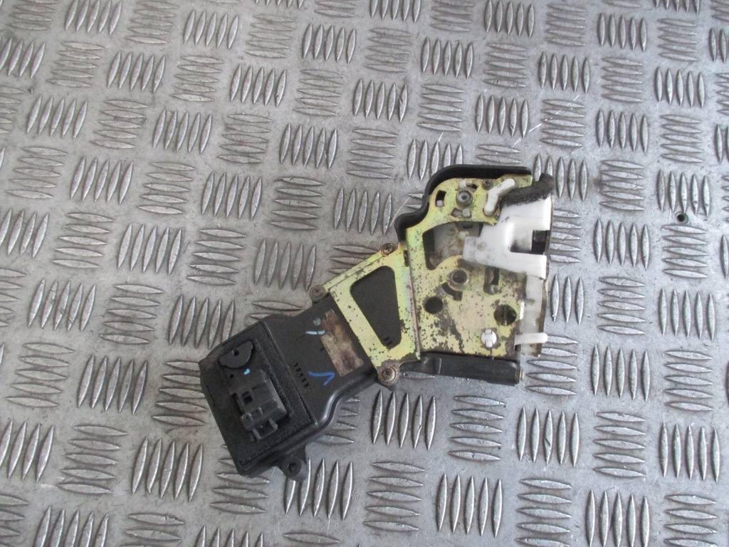 фото №1, Замок правый задняя mazda 6 02-06 hb